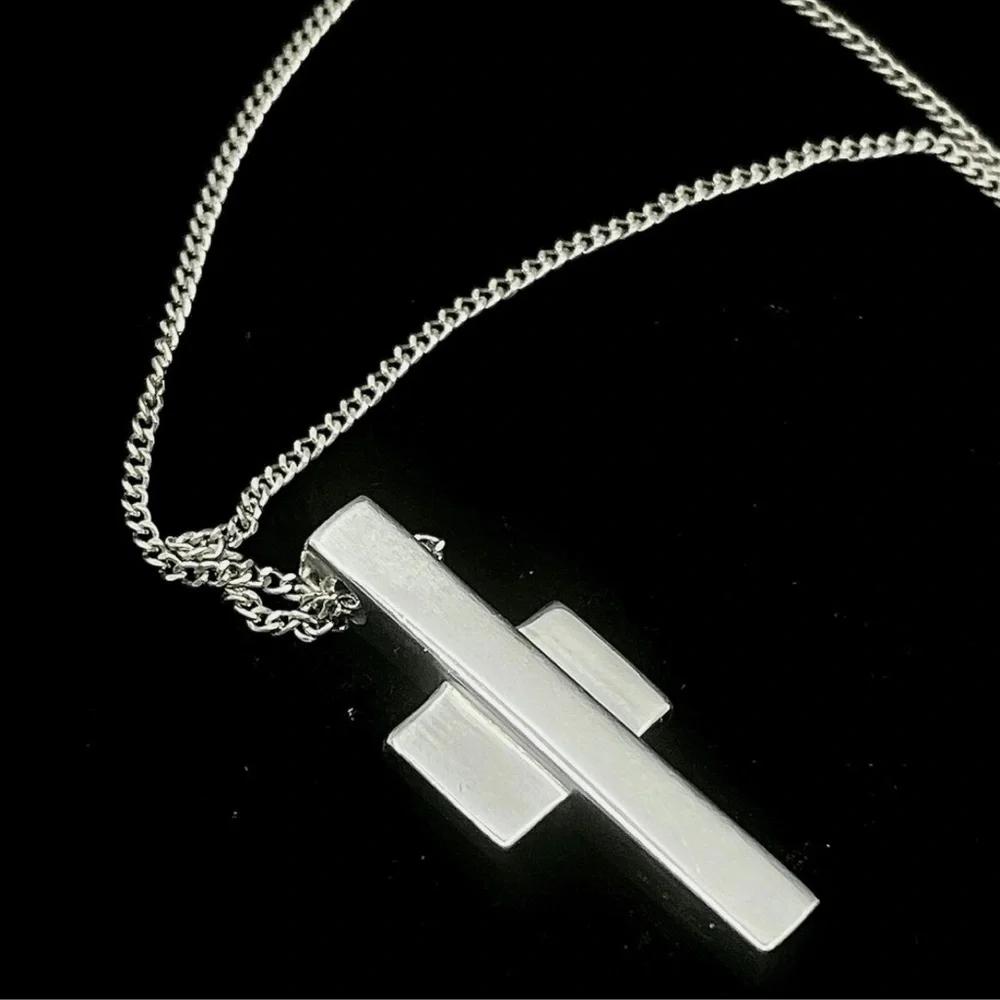 GUCCI RARE Cross Necklace 😇